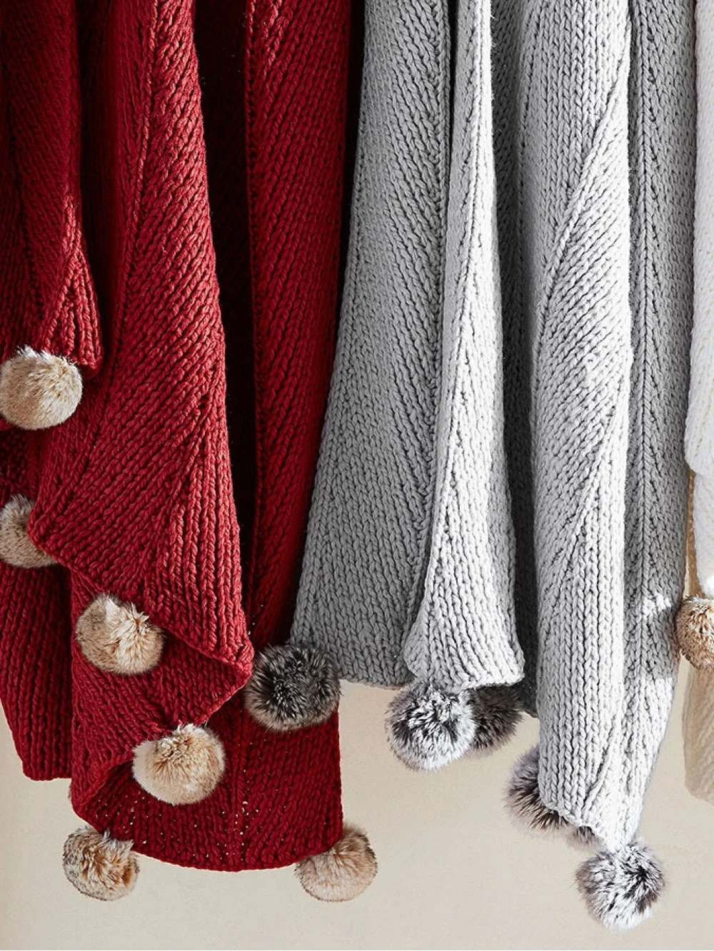 Pottery Barn Home Red Chunky Herringbone Knit Faux Fur Pom Pom Knit Throw